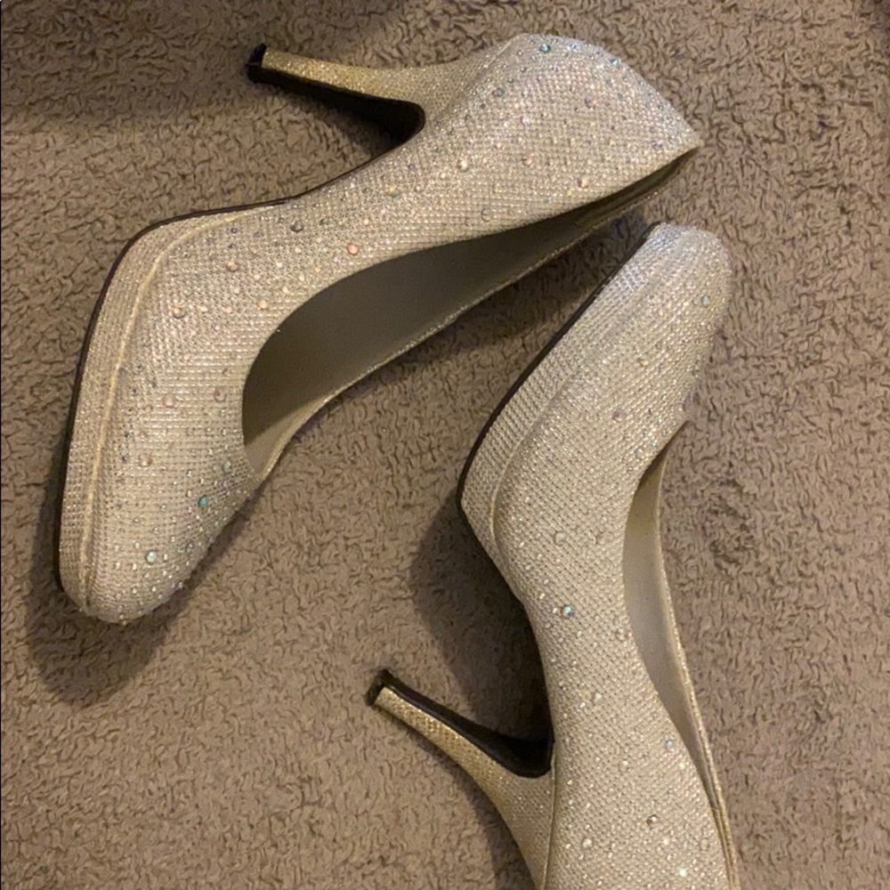 Heels - Picture 3 of 3